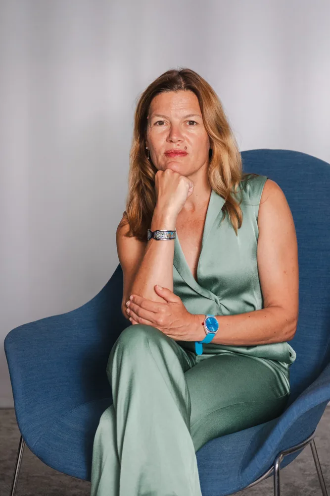 Portrait d'une dirigeante de Geneo Capital en situation