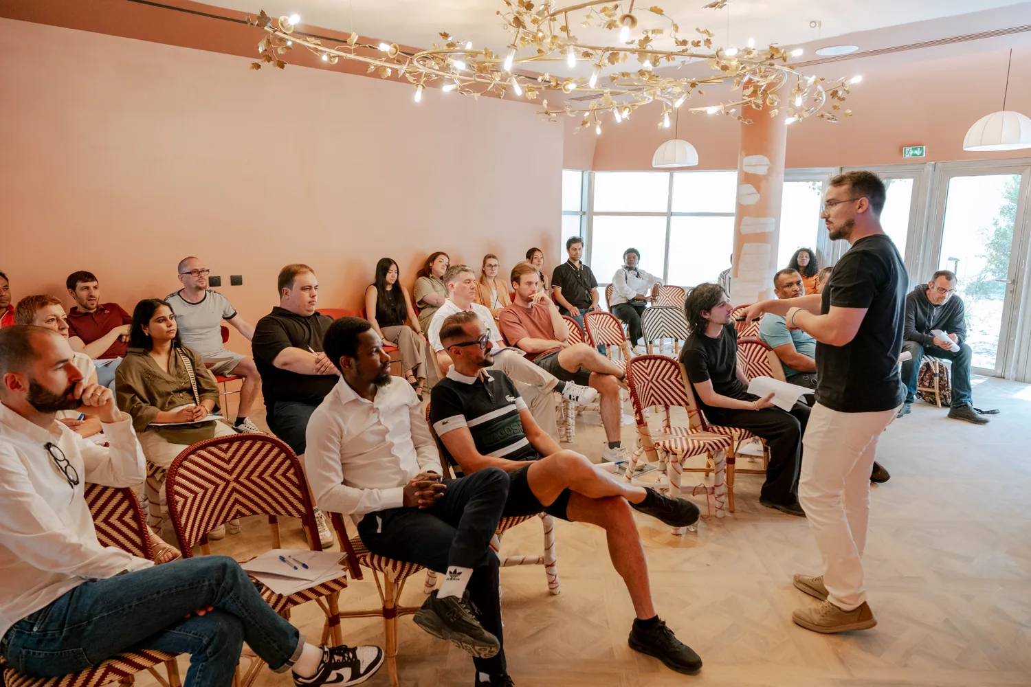Journée de formation de l'équipe Urban Hive Hotel avant l'ouverture de l'hôtel